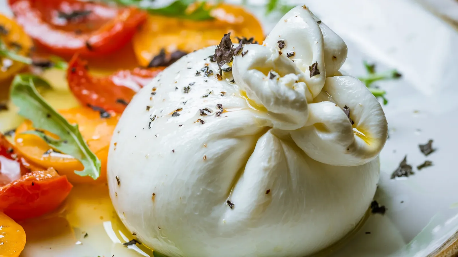 Burrata artisanale crémeuse — spécialité de La Mozzarelle, restaurant italien à Lyon