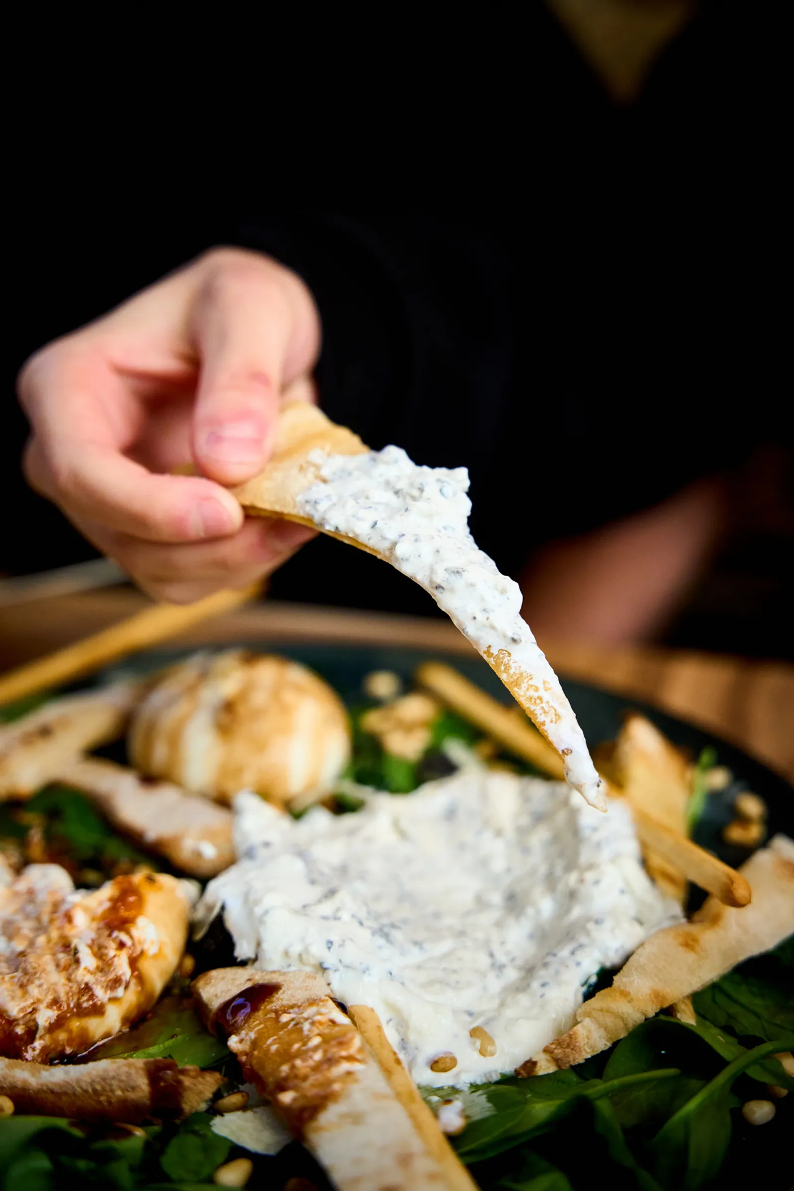 Cœur crémeux de burrata à la truffe sur pain grillé