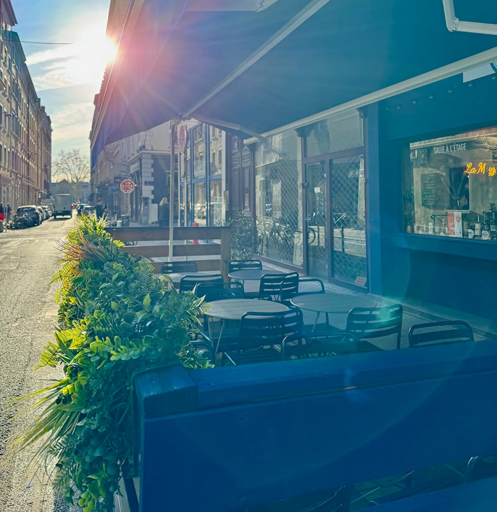 Terrasse ensoleillée du restaurant italien La Mozzarelle à Lyon 2